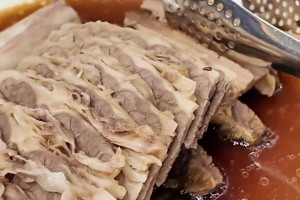 啧啧，都是好料啊！朱芳雨做客内蒙，巴特尔盛情款待！