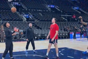 备战尼克斯！小卡赛前投篮热身，神准中投9投8中！